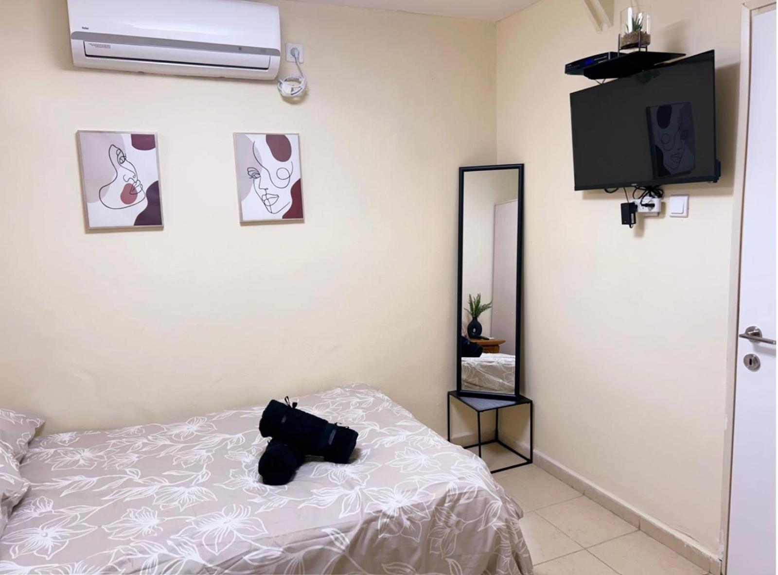 Guy'S Apartment Eilat Bagian luar foto