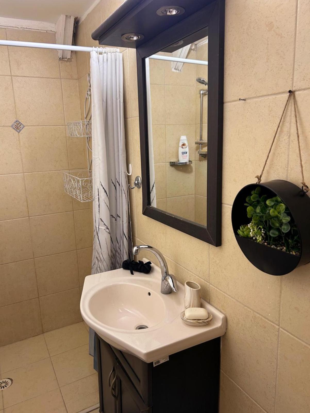 Guy'S Apartment Eilat Bagian luar foto